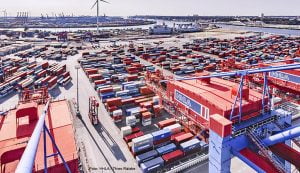 Hamburger Hafen und Logistik AG: Bundesregierung stimmt der Minderheitsbeteiligung von CSPL am HHLA Container Terminal Tollerort unter Auflagen zu